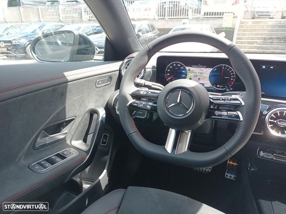 Mercedes-Benz CLA 250 e Shooting Brake AMG Line - 16