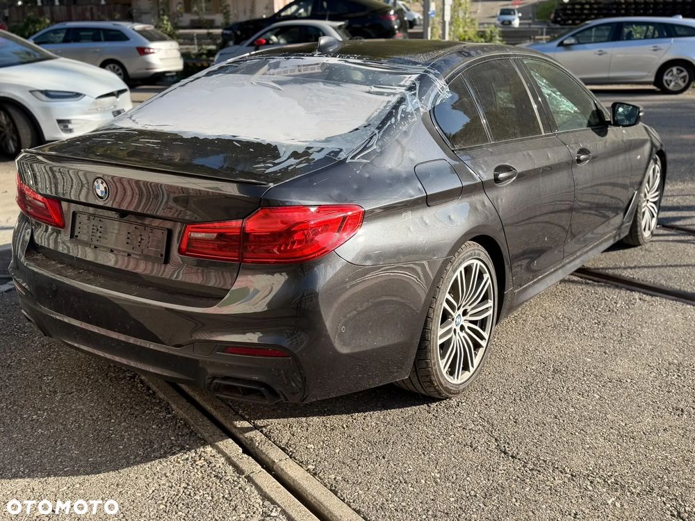 BMW Seria 5 M550i xDrive - 6