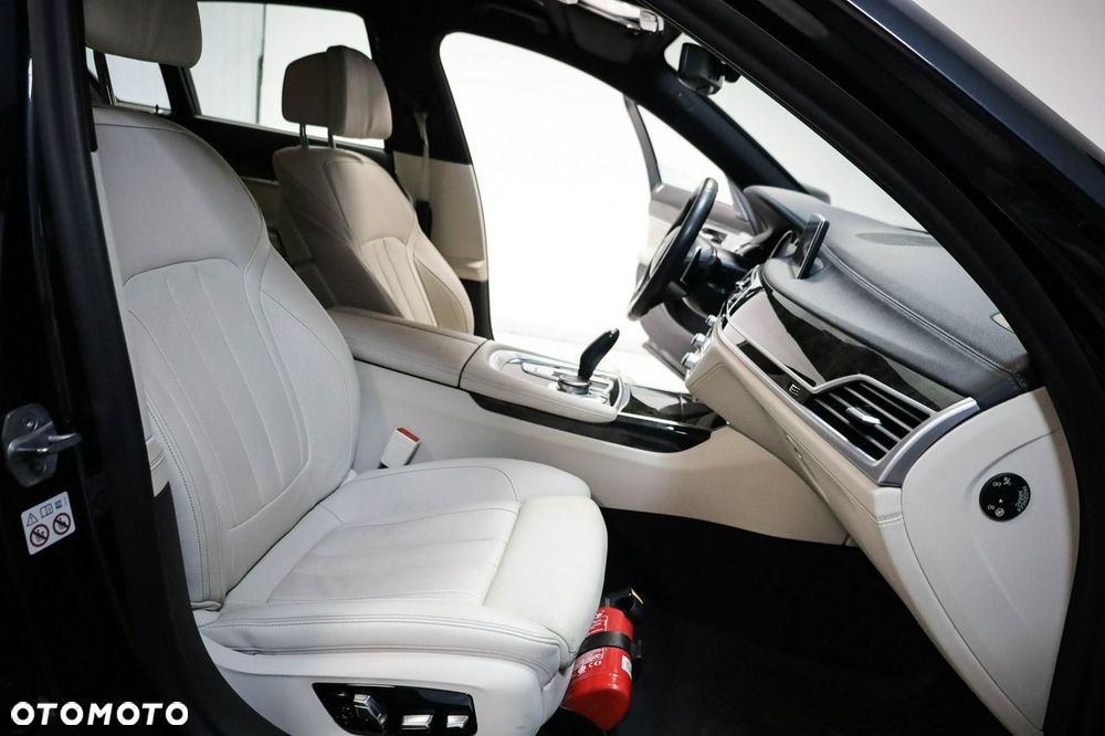 BMW Seria 7 - 27