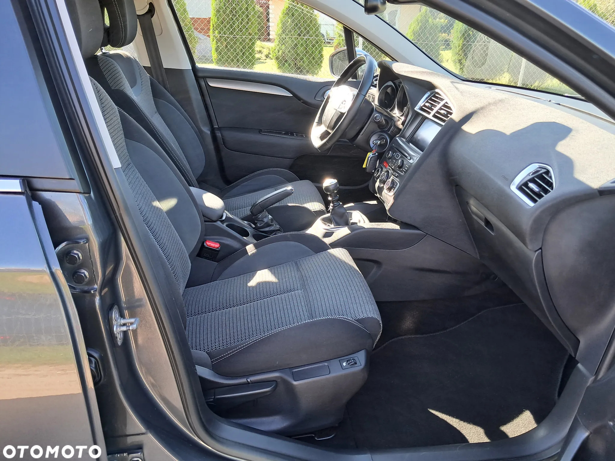 Citroën C4 e-HDi 115 Exclusive - 19