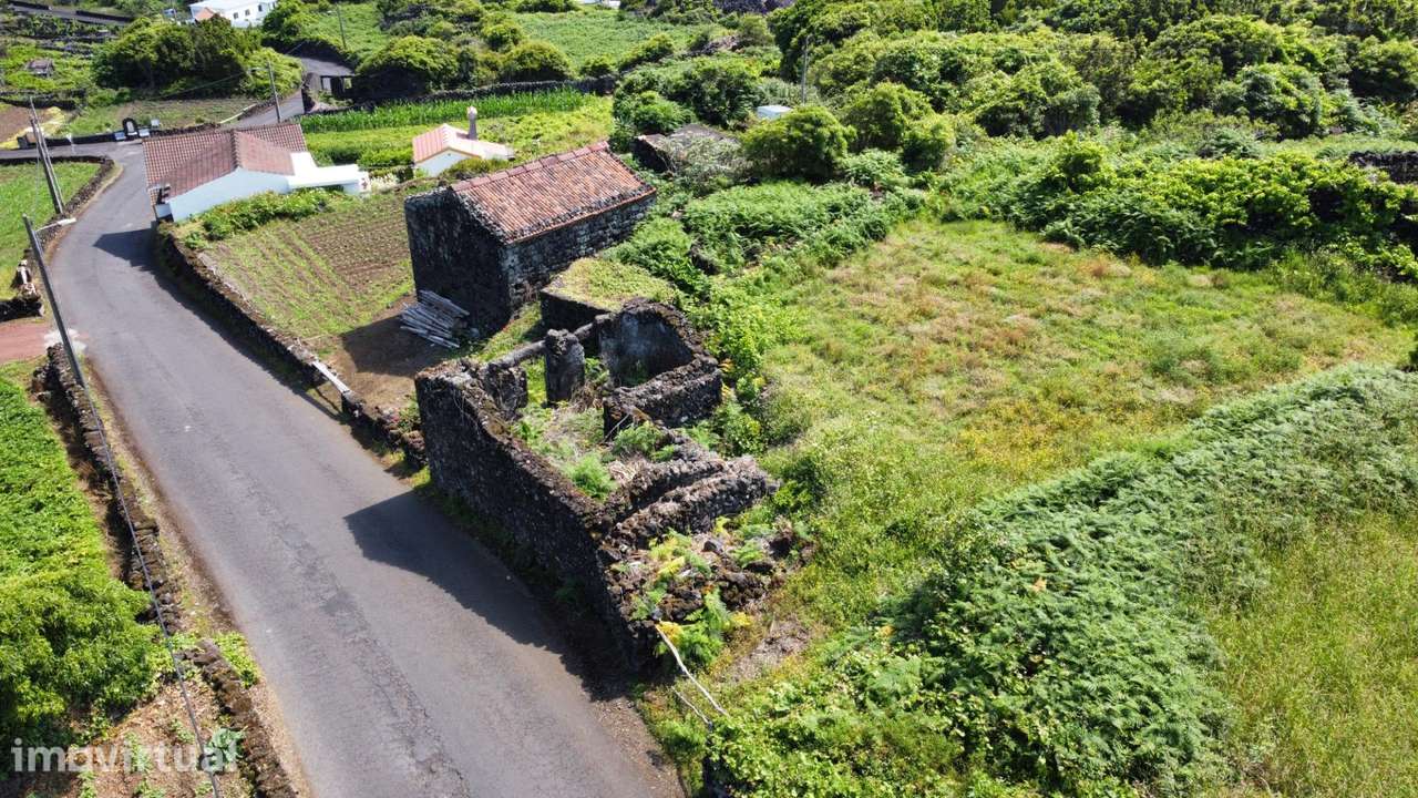 Ruína com Potencial Turístico e Vistas Deslumbrantes na Ilha do Pico - Grande imagem: 3/29