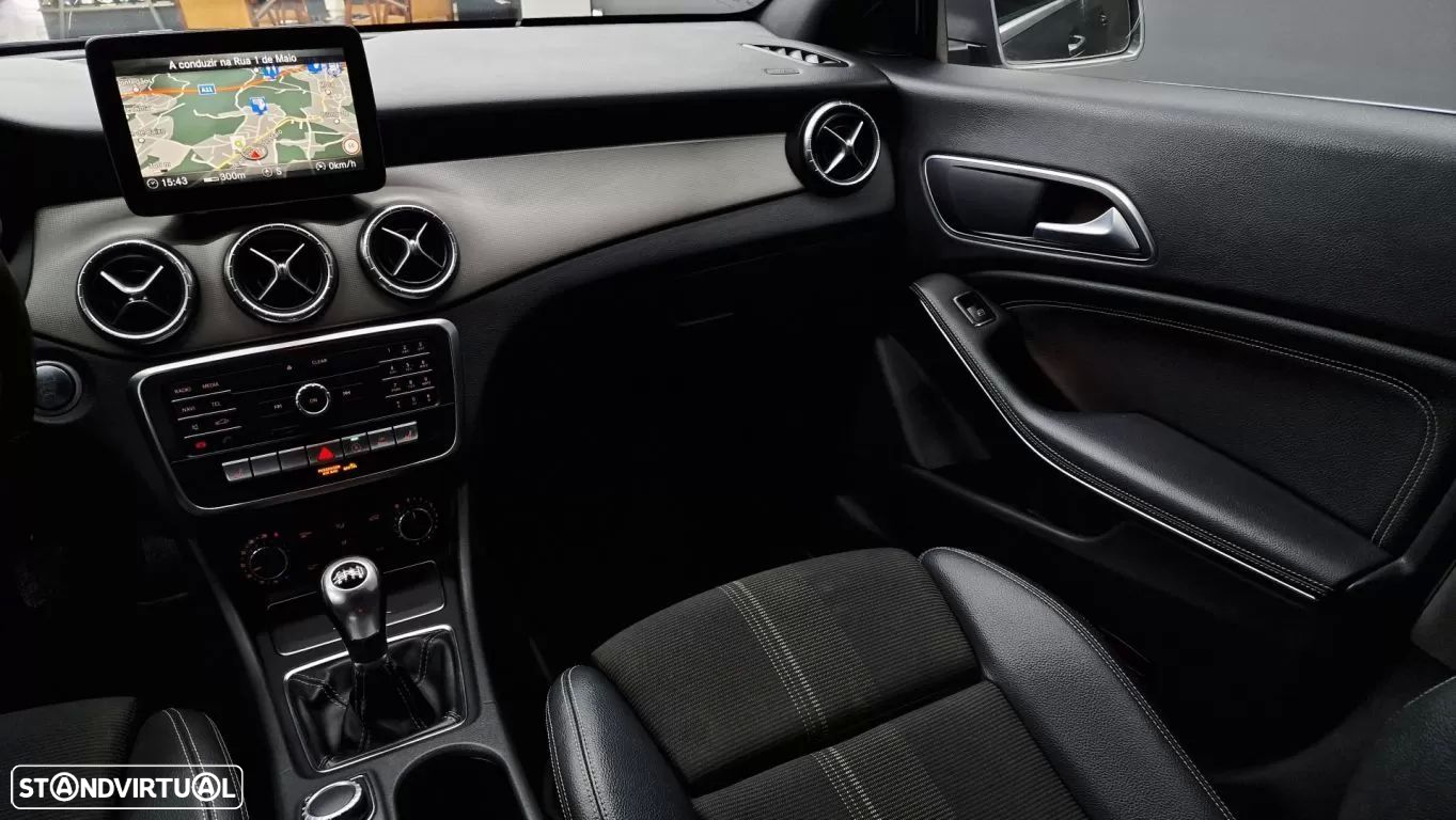 Mercedes-Benz CLA 180 d Shooting Brake AMG Line - 30