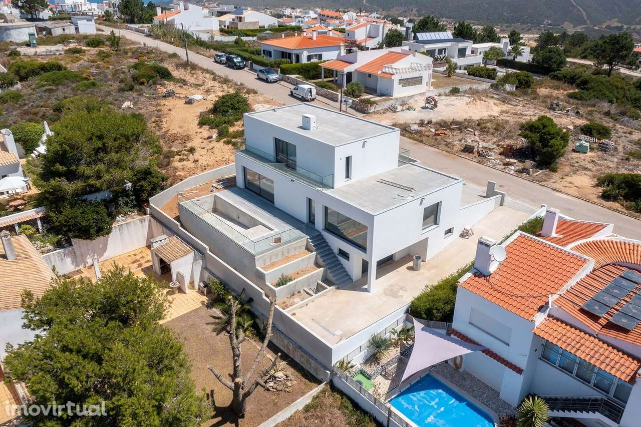 MORADIA MODERNA T4 EM CONSTRUÇÃO COM PISCINA; GARAGEM E VISTAS DISTANT - Grande imagem: 3/13