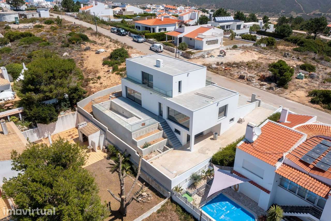 MORADIA MODERNA T4 EM CONSTRUÇÃO COM PISCINA; GARAGEM E VISTAS DISTANT - Grande imagem: 4/13