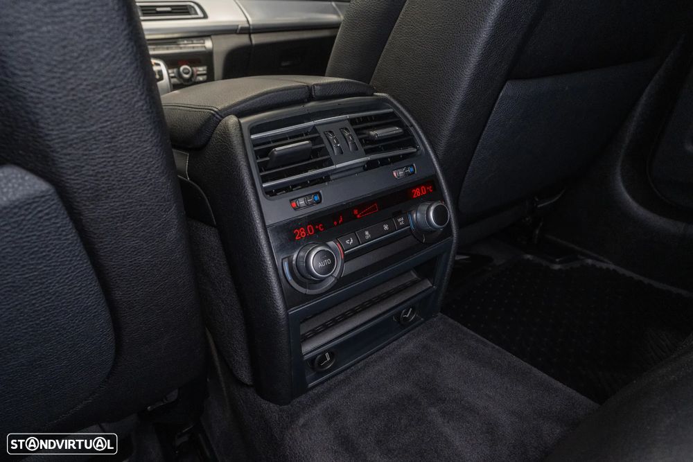 BMW 740 d Pack M - 28