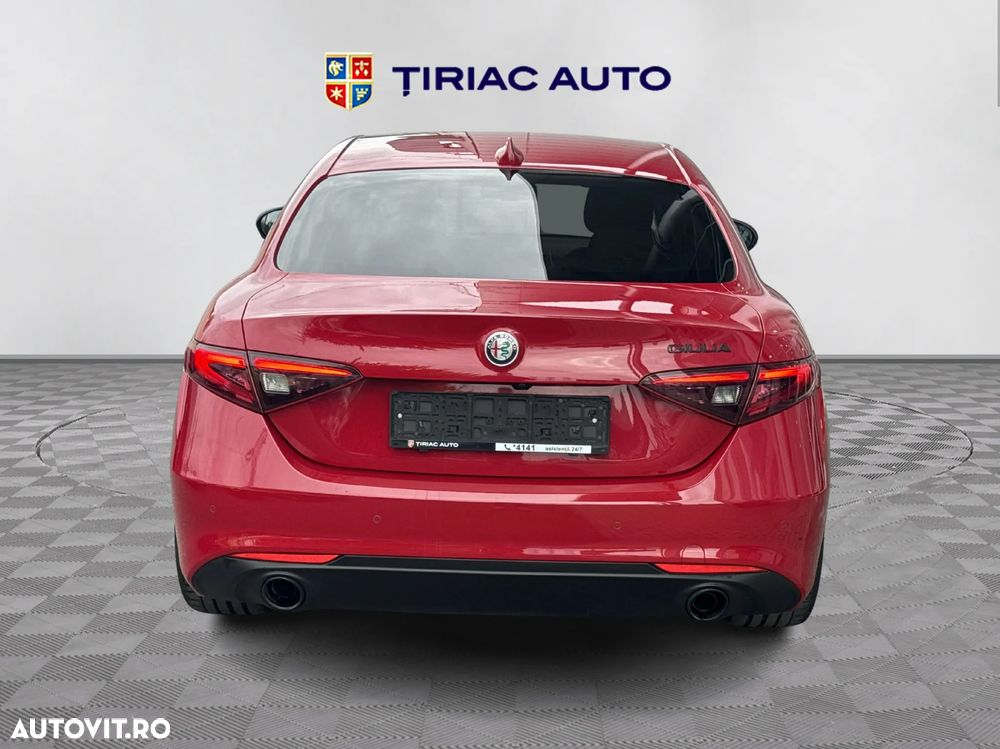 Alfa Romeo Giulia - 4