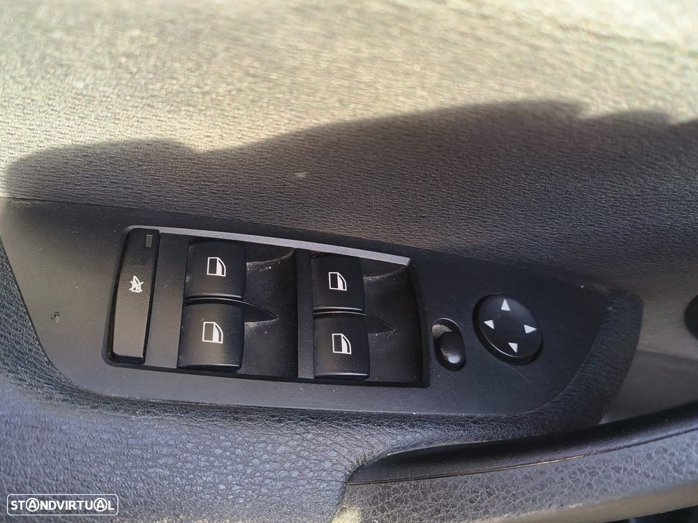 BMW X1 18 d sDrive Auto - 22