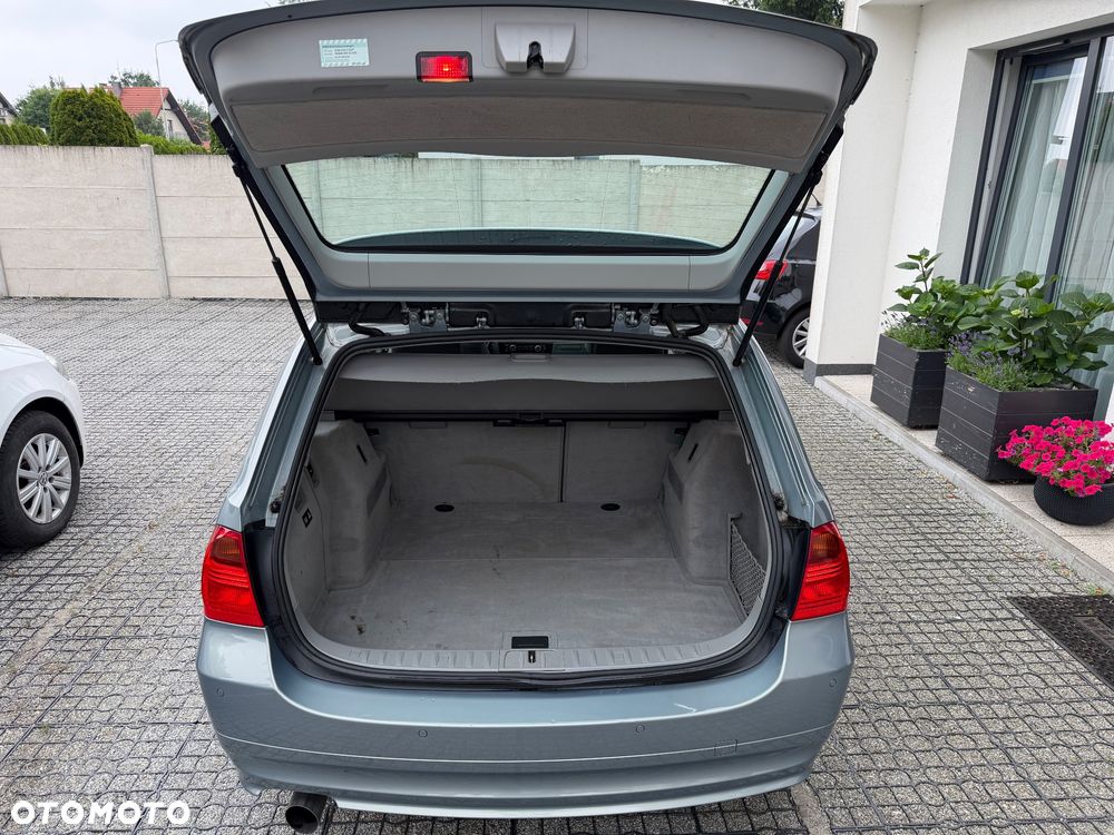BMW Seria 3 320i - 11