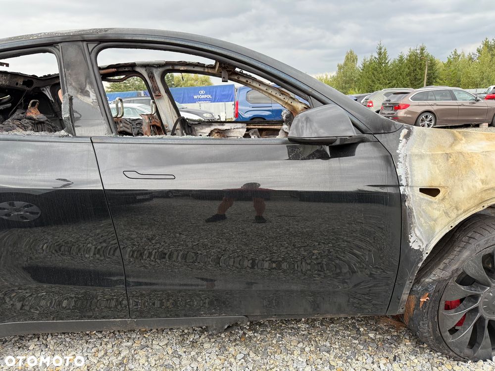 Tesla Y Model Performance Dual Motor AWD - 13