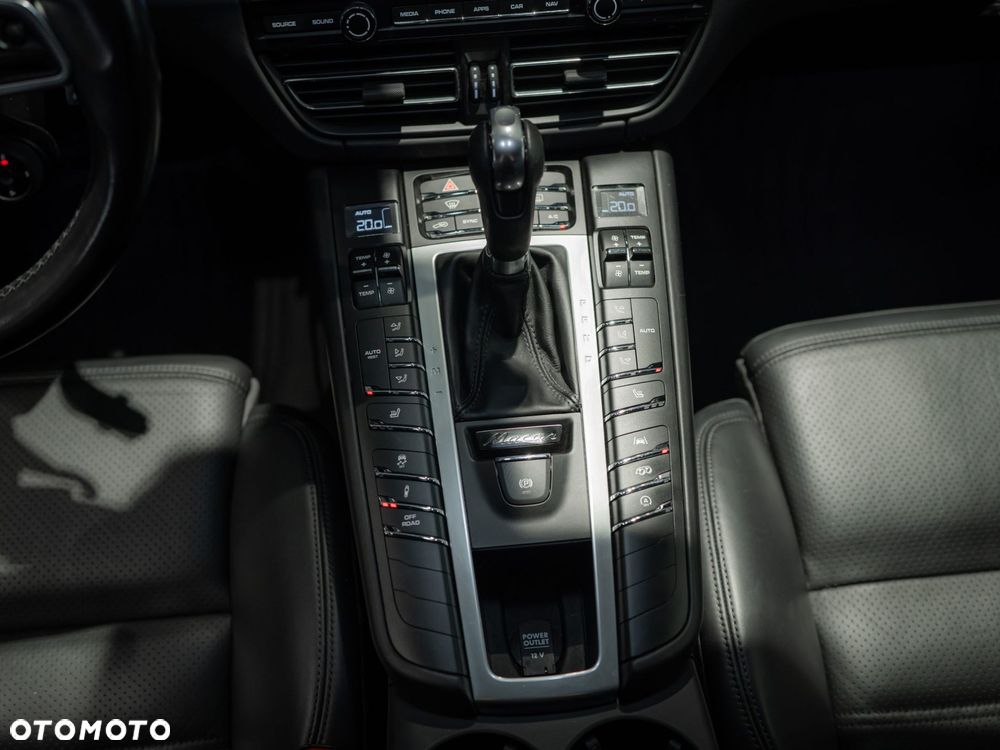 Porsche Macan Turbo - 28