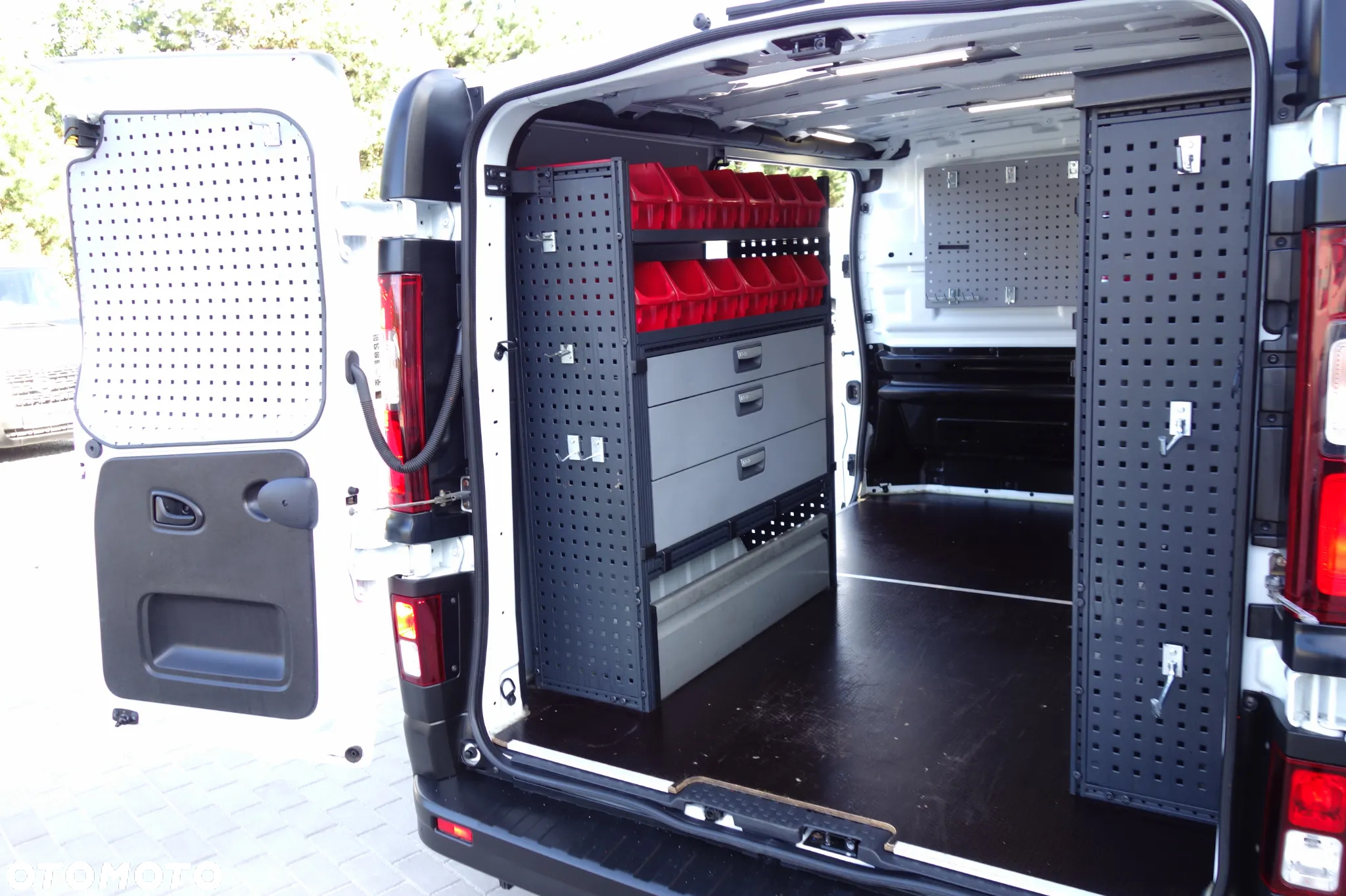 Renault Trafic 2.0 Dci 120 KM L1H1  Zabudowa Klima Webasto 2 x Drzwi Boczne - 8