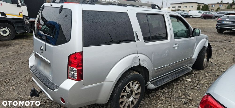 Nissan Pathfinder 3.0 D V6 LE EU5 - 5