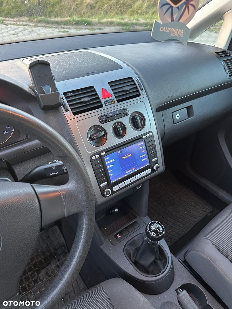 Volkswagen Touran - 18