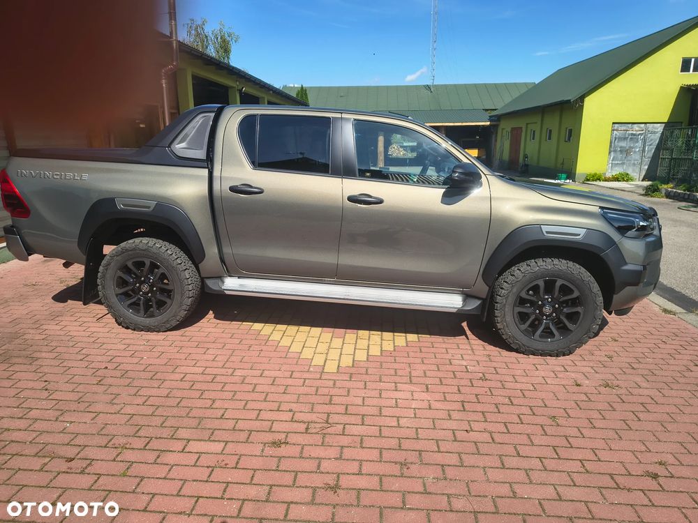 Toyota Hilux 2.8 D-4D Double Cab Invincible 4x4 - 5