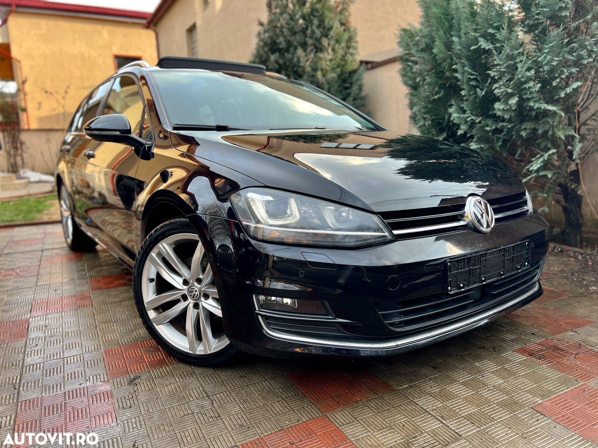 Volkswagen Golf 1.4 TSI BlueMotion Technology DSG Highline - 1