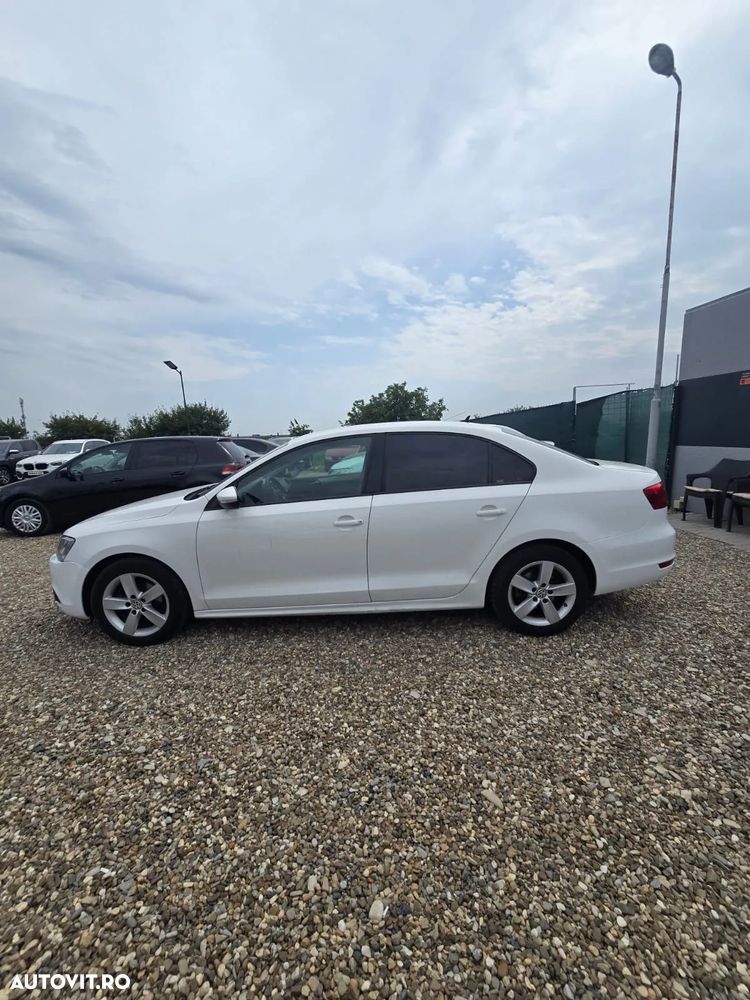 Volkswagen Jetta 1.6 TDI DSG Comfortline - 2