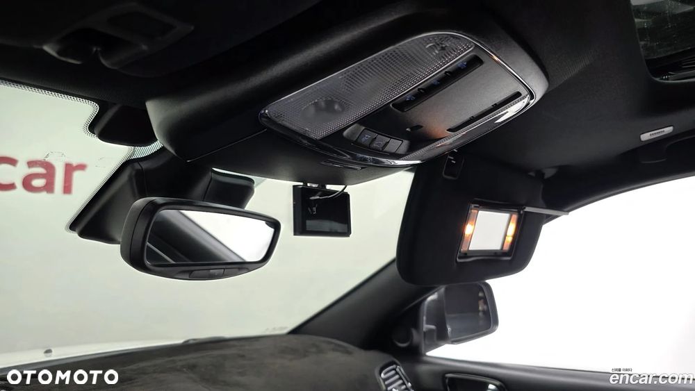 Jeep Grand Cherokee - 31