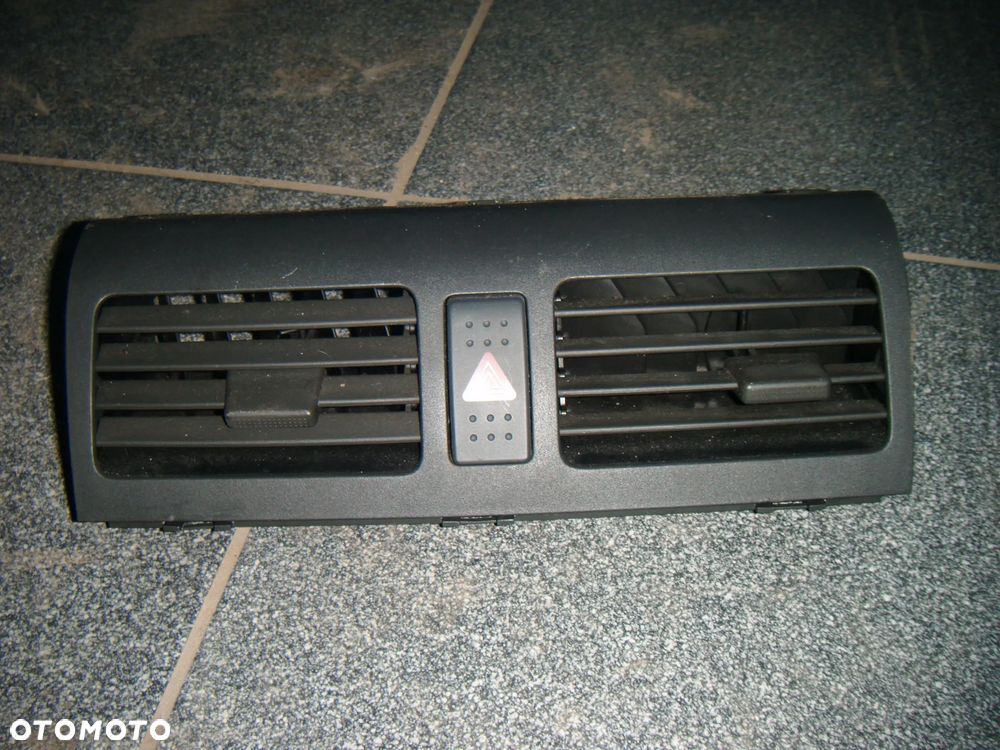 suzuki swift mk6 07r  kratki wlotu powietrza środkowe - 1