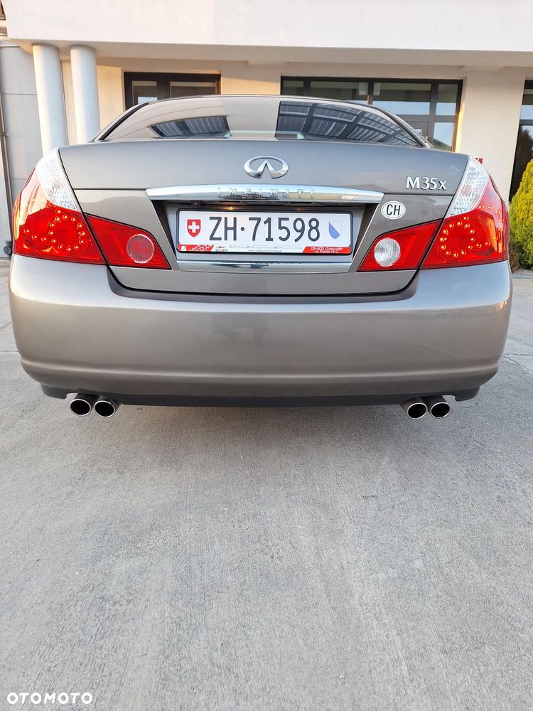 Infiniti M - 1