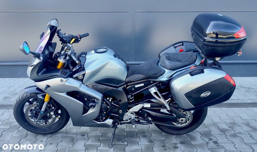 Yamaha FZ - 4