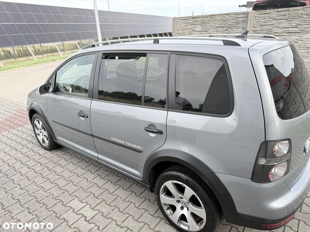 Volkswagen Touran 2.0 TDI DPF Cross - 4