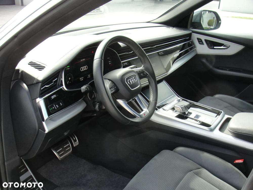 Audi Q8 55 TFSIe quattro tiptronic - 12