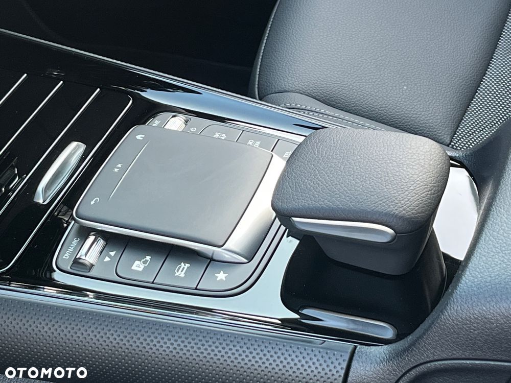 Mercedes-Benz GLA 200 Style - 32