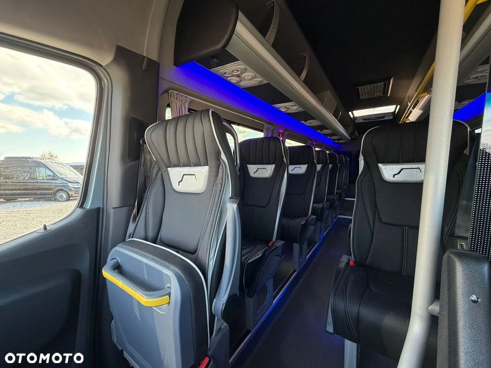 Mercedes-Benz Sprinter 519 - 19