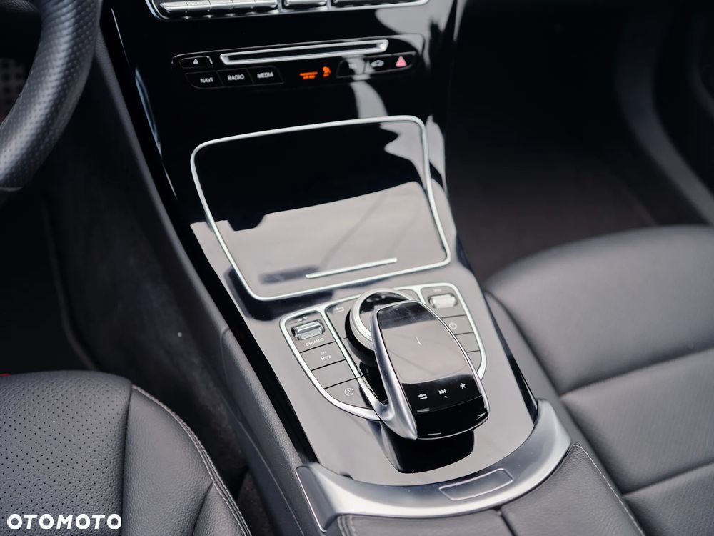 Mercedes-Benz Klasa C 200 4-Matic 9G-TRONIC - 16