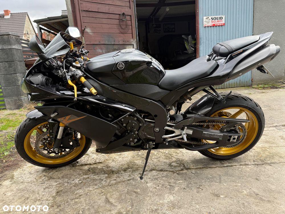 Yamaha R1 - 6