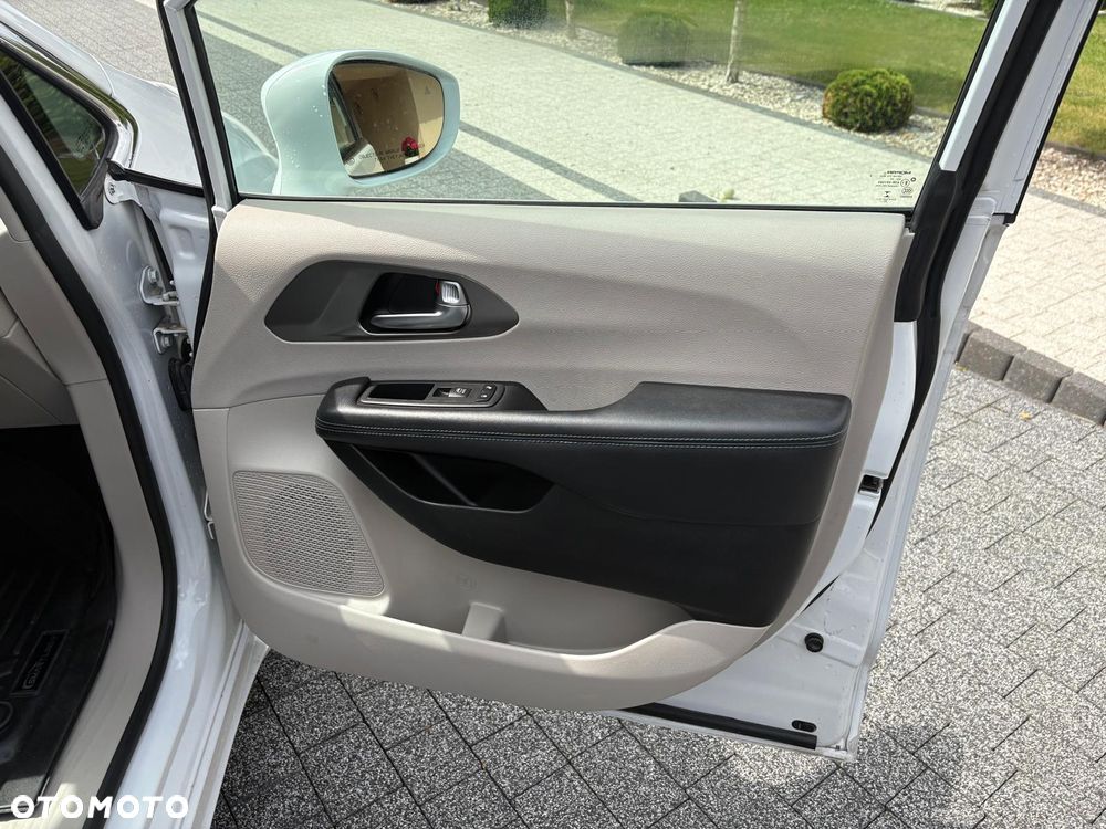 Chrysler Pacifica - 22