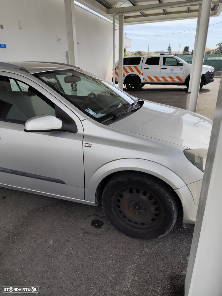 Opel Astra Caravan - 13
