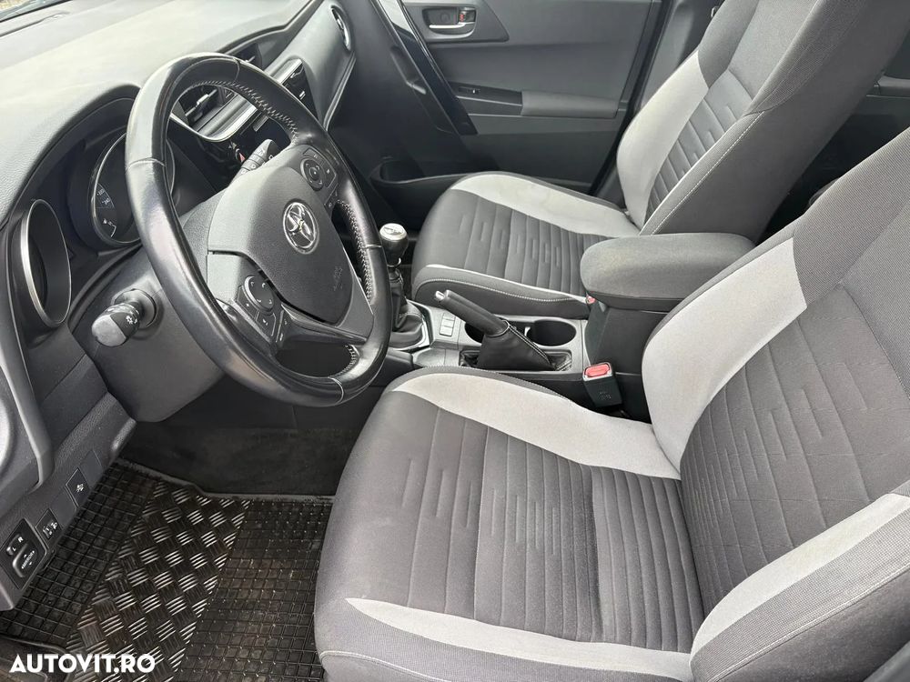 Toyota Auris 1.6 L Valvematic Luna - 11