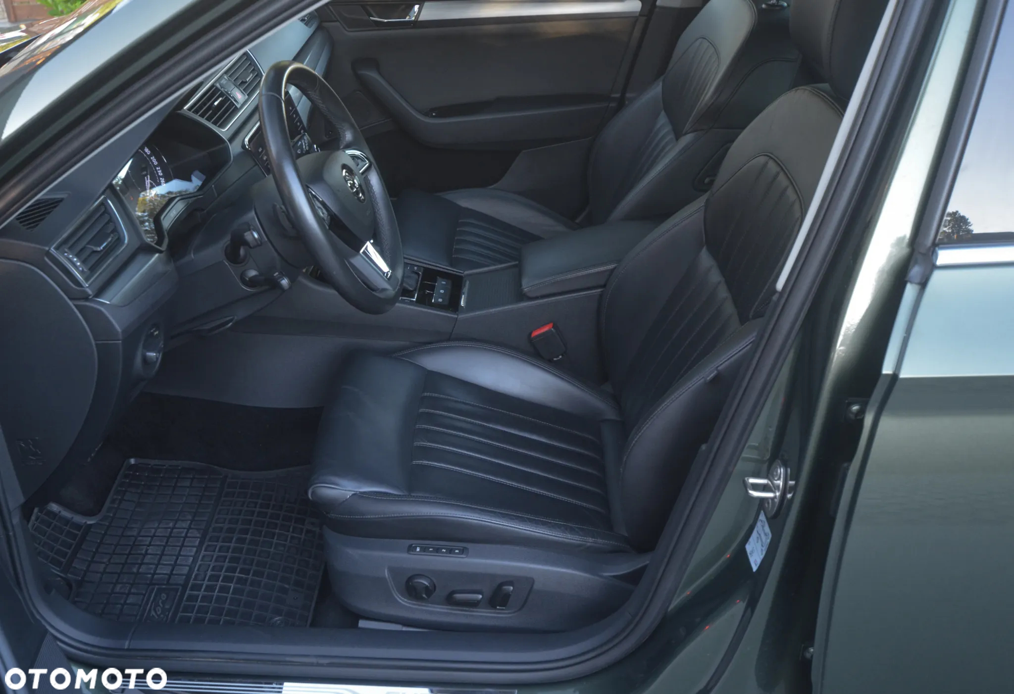 Skoda Superb 2.0 TDI SCR Style DSG - 31
