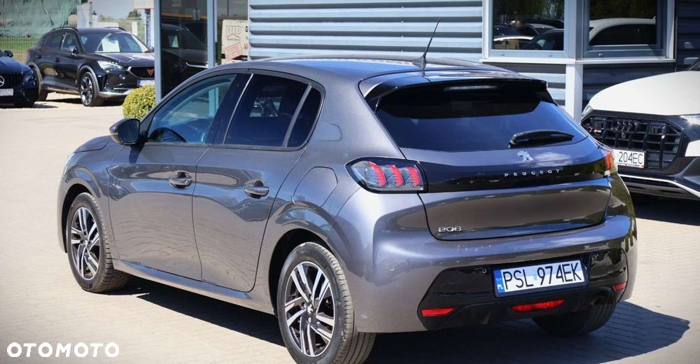 Peugeot 208 - 8
