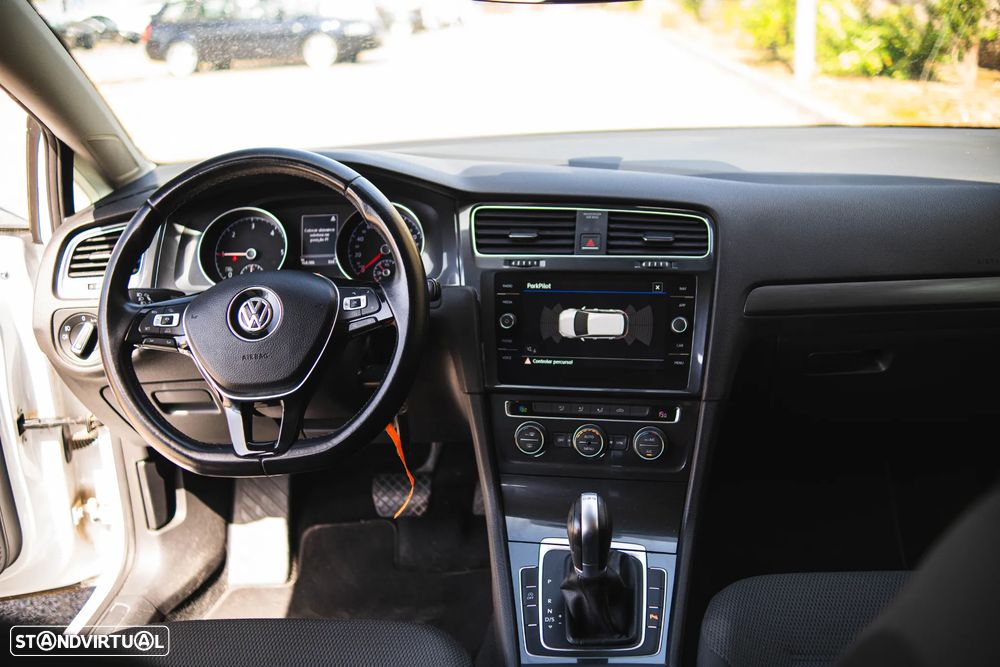 VW Golf 1.6 TDI Highline DSG - 10