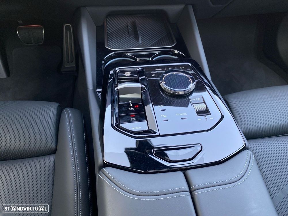 BMW 520 d Pack Desportivo M Pro - 14