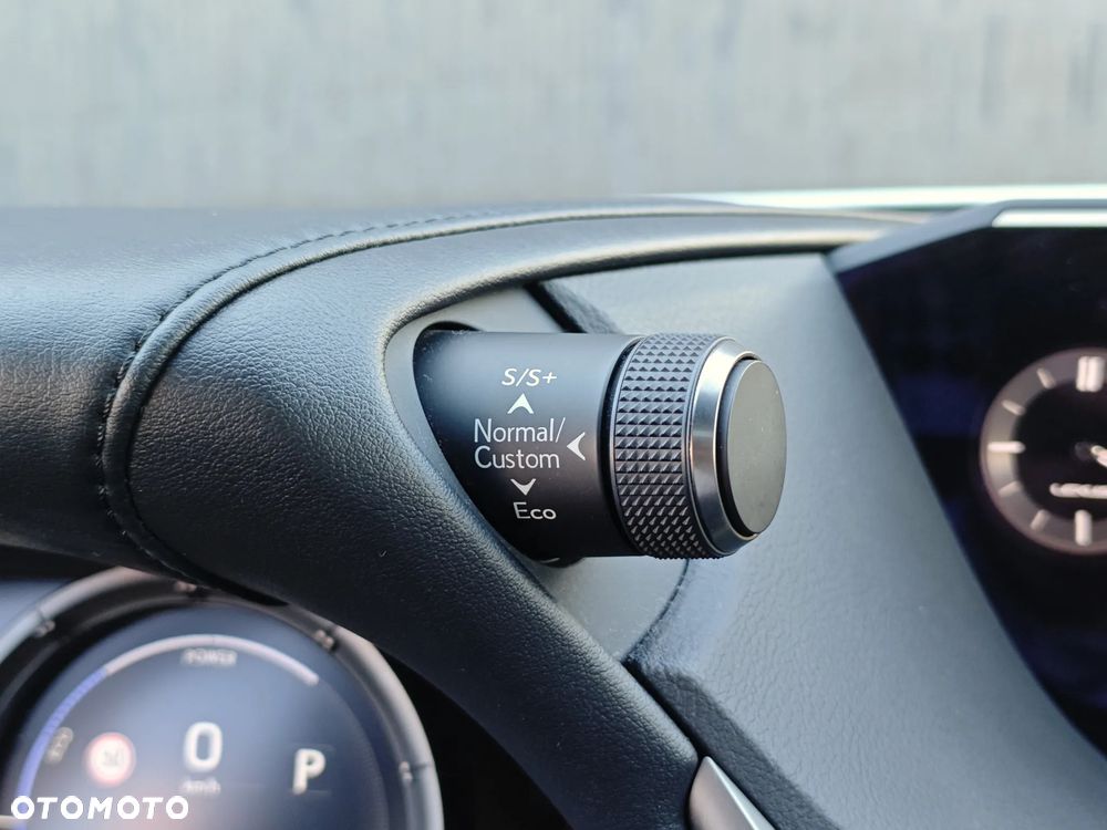 Lexus ES 300h F Sport Edition - 25