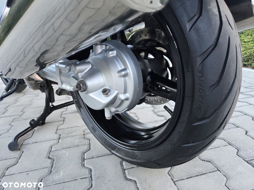 Yamaha FJR - 8