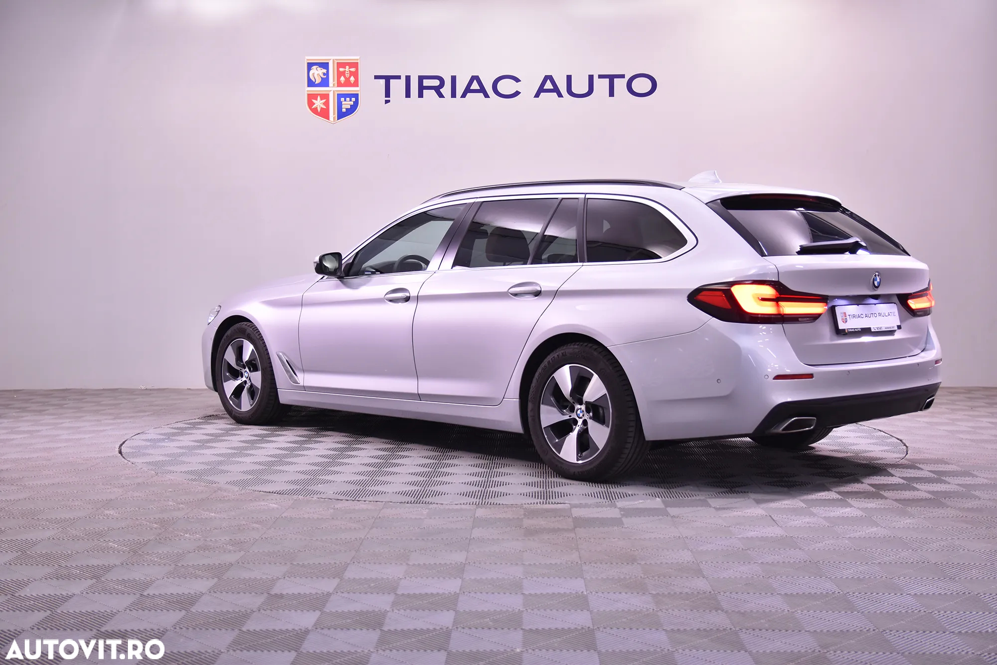 BMW Seria 5 520d Touring Aut. - 3