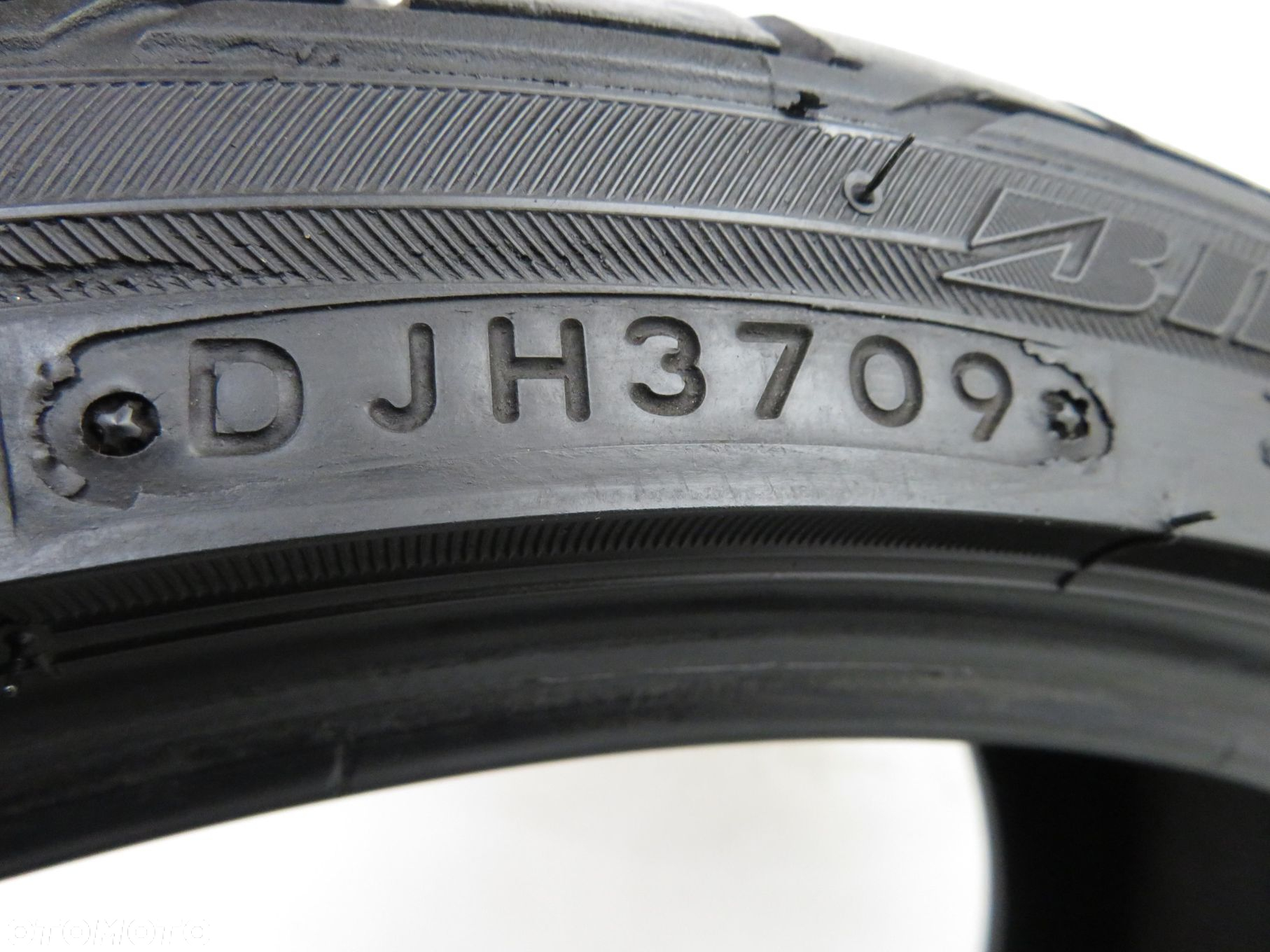 225/35R19 Bridgestone Potenza RE050A 88Y XL RFT - 6