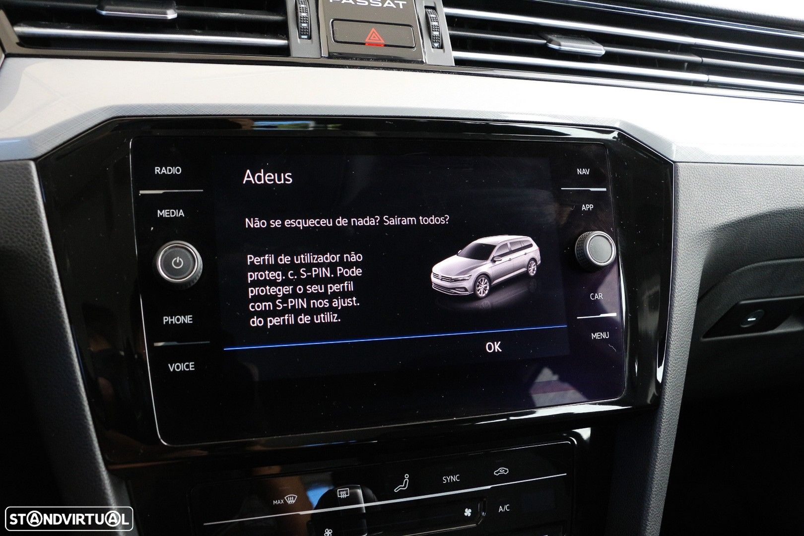 VW Passat Variant 2.0 TDi Elegance DSG - 23
