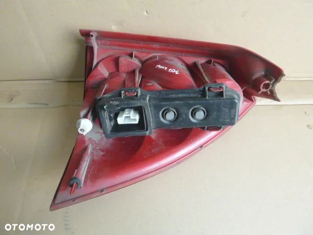 LAMPA LEWY TYŁ LEWA TYLNA PEUGEOT 307 KOMBI 01-05 - 17