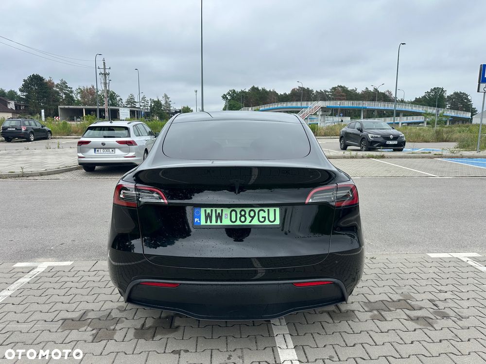 Tesla Model Y Long Range AWD - 11