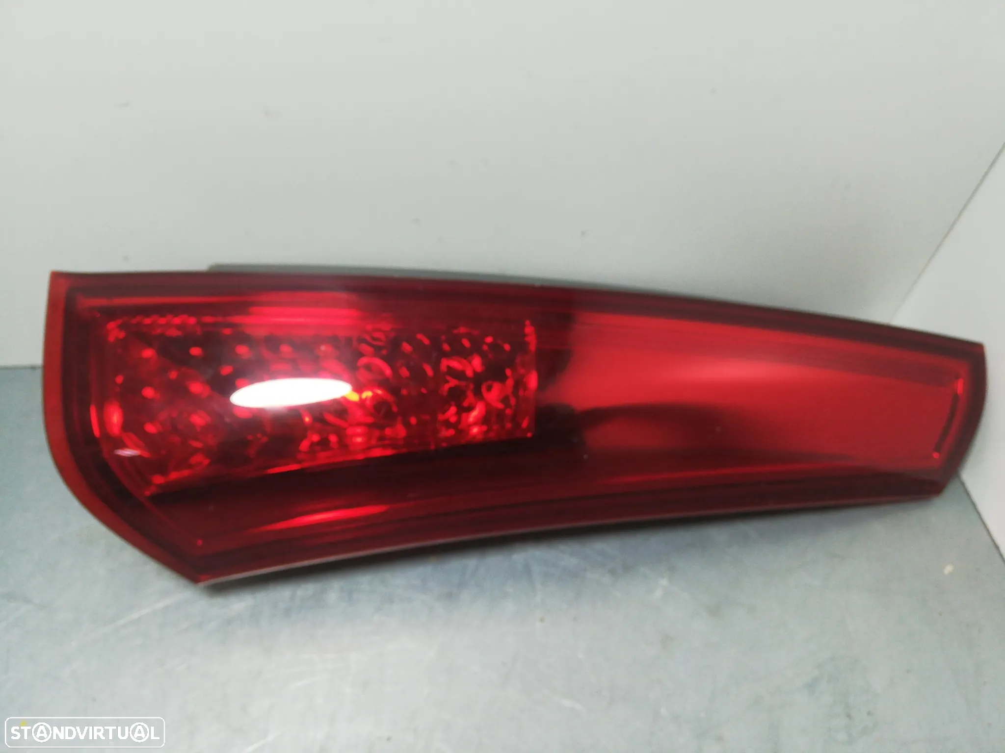 FAROLIM TRASEIRO DIREITO KIA CEED SPORTY REFª 756439 - 2