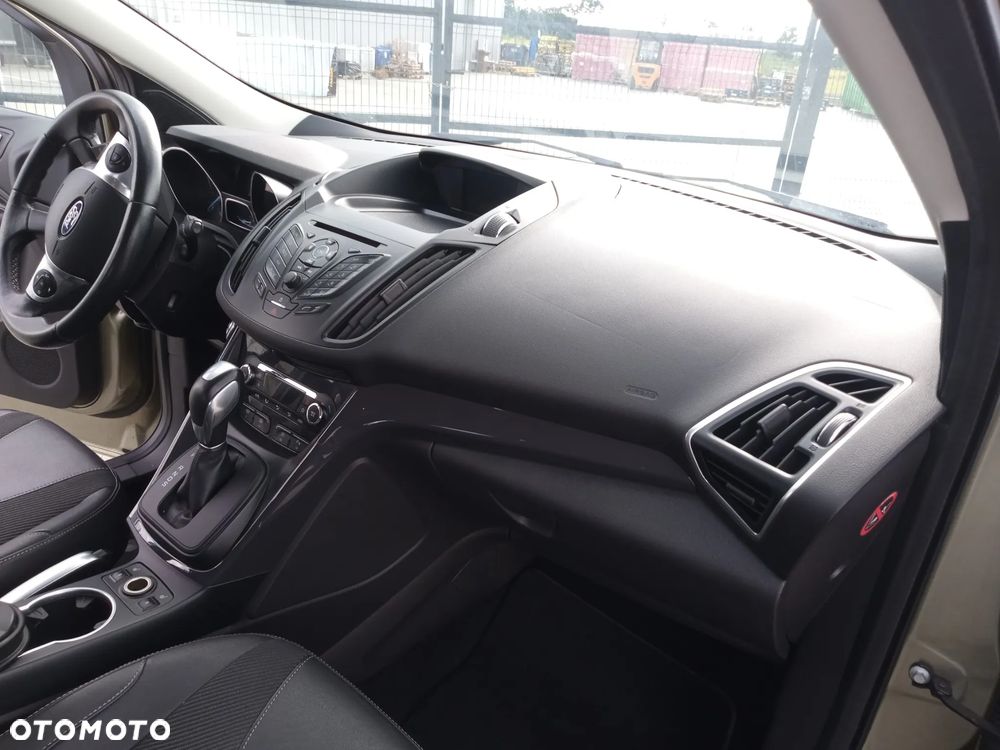 Ford Kuga 2.0 TDCi 4x4 Titanium - 25