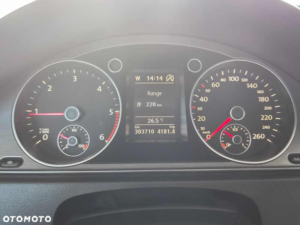 Volkswagen Passat 2.0 TDI Comfortline DSG - 11