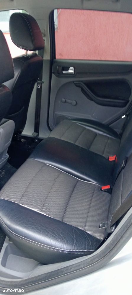 Ford Focus 2010 photo 5