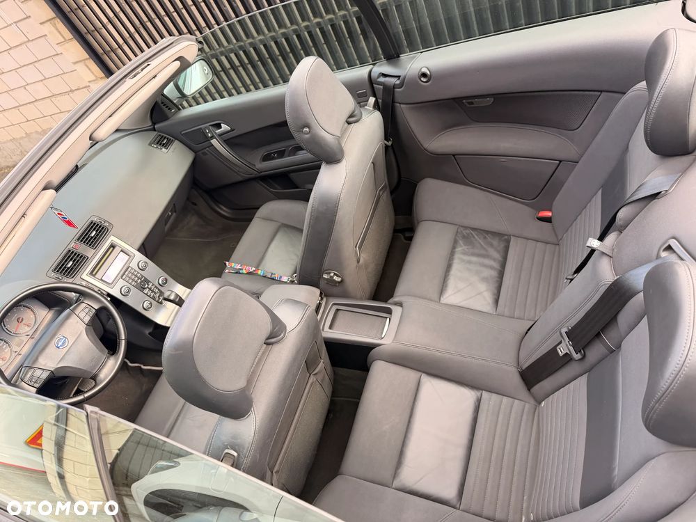 Volvo C70 2.4i Momentum - 25
