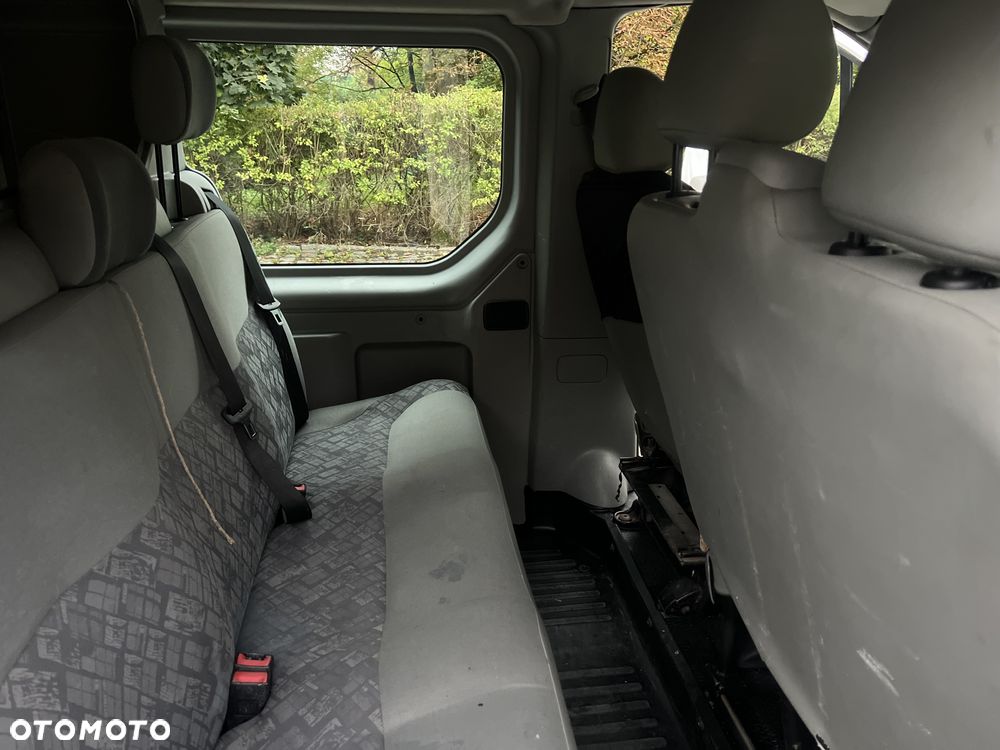 Opel Vivaro 2.5 CDTI L2H1 - 19